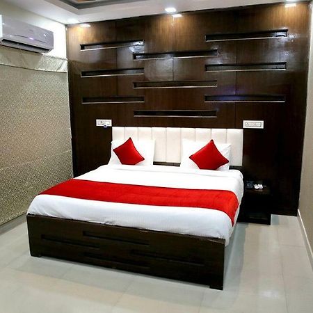 Hotel Eurasia Zirakpur Екстер'єр фото