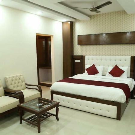 Hotel Eurasia Zirakpur Екстер'єр фото