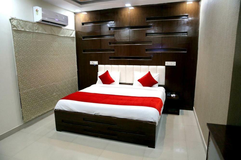 Hotel Eurasia Zirakpur Екстер'єр фото