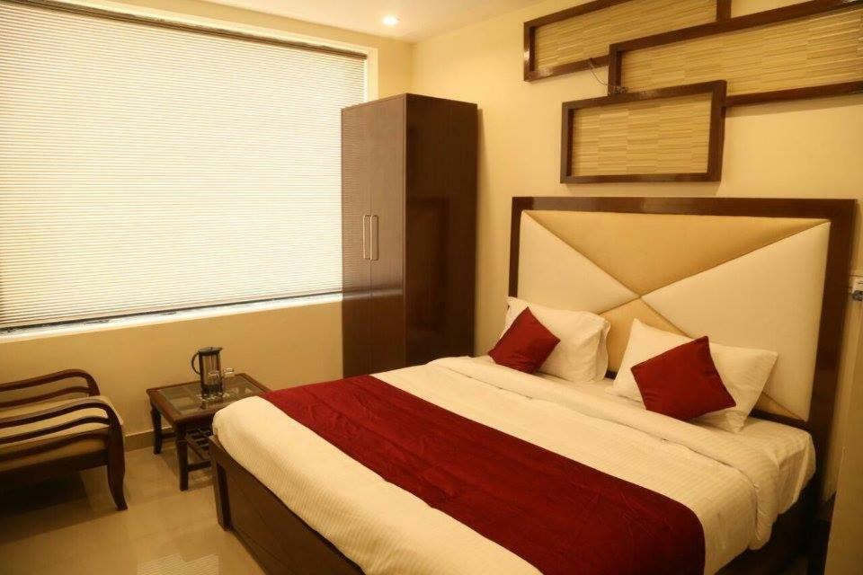 Hotel Eurasia Zirakpur Екстер'єр фото